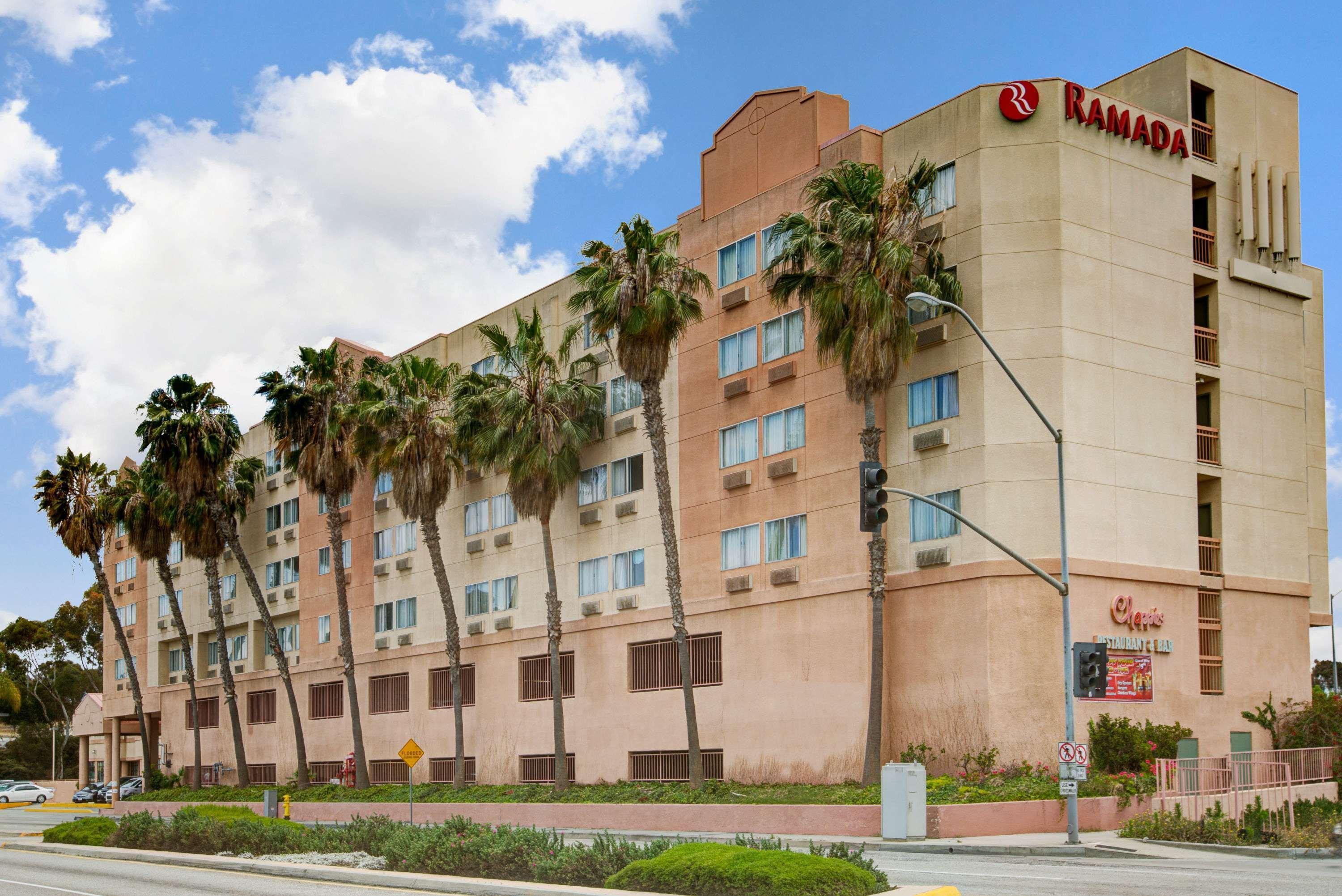 Отель Ramada By Wyndham Hawthorne/Lax Экстерьер фото