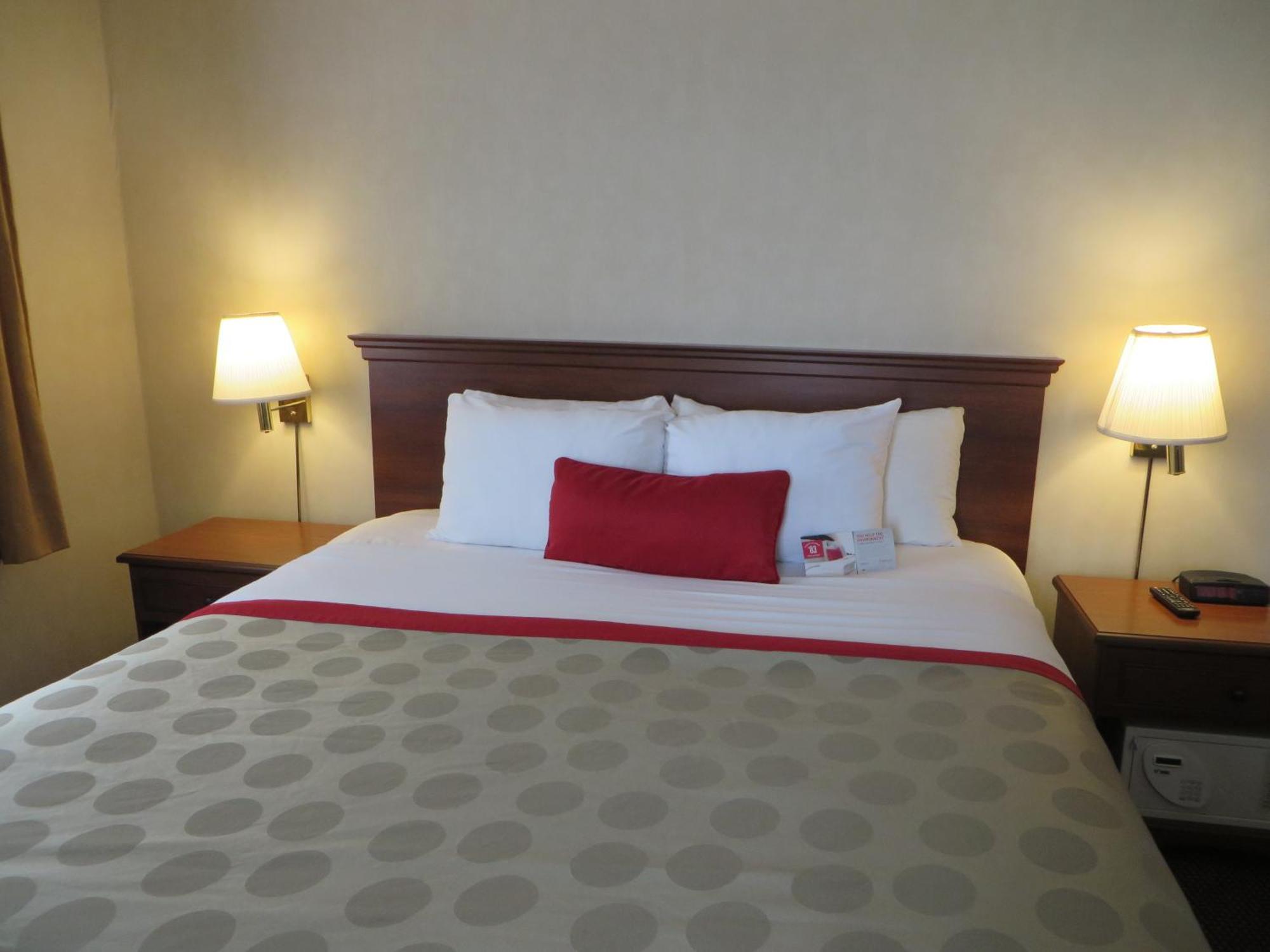 Отель Ramada By Wyndham Hawthorne/Lax Номер фото